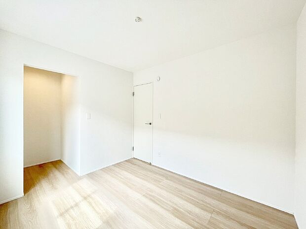 【洋室】収納が充実しているので、居住スペースを広く使えます。