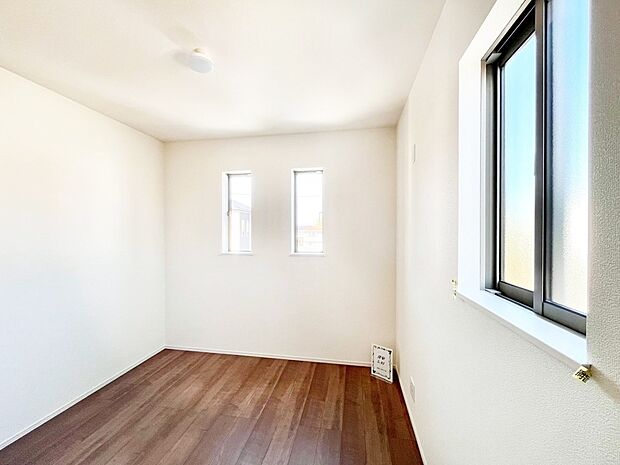 【子供部屋】子ども部屋にぴったりの明るい空間。