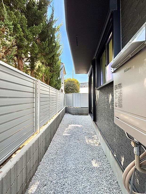 【庭】ちょっとしたスペースを設けることによって敷地にゆとりが生まれます