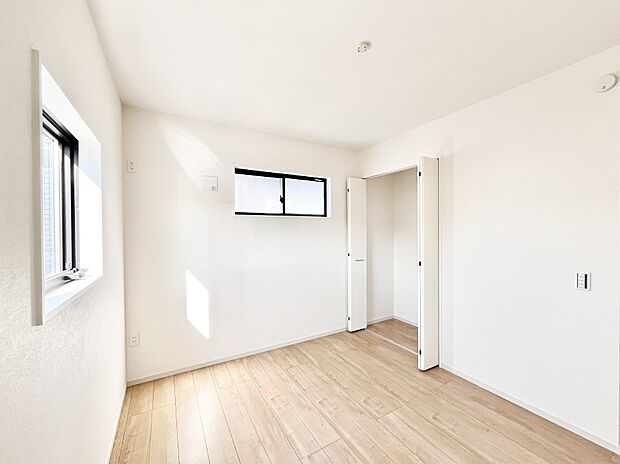 【寝室】収納が充実しているので居住スペースを広々使えます