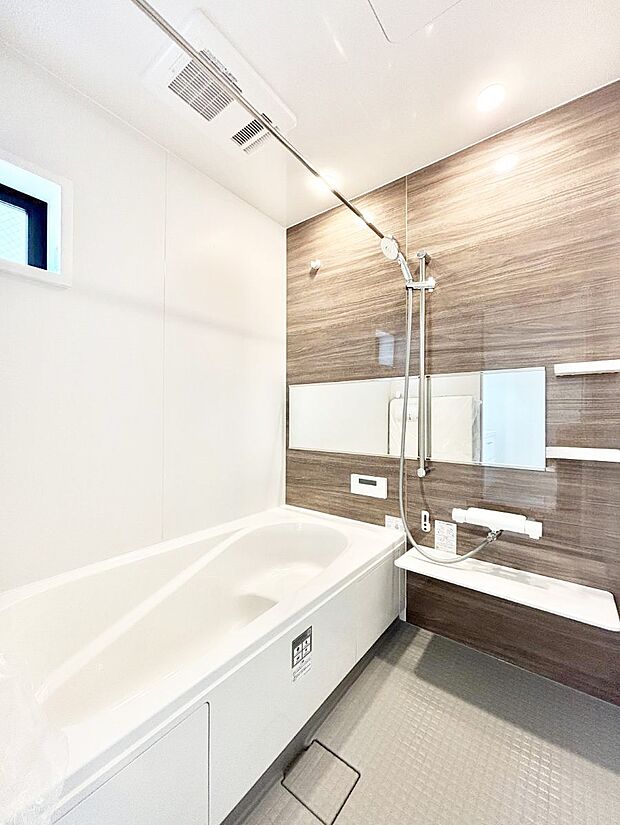 【浴室】落ち着いた雰囲気でゆっくりお寛ぎいただけるバスルーム