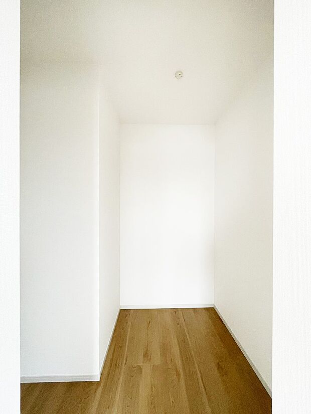 【ウォークインクローゼット】ウォークインクローゼットの活用で生活空間スッキリ