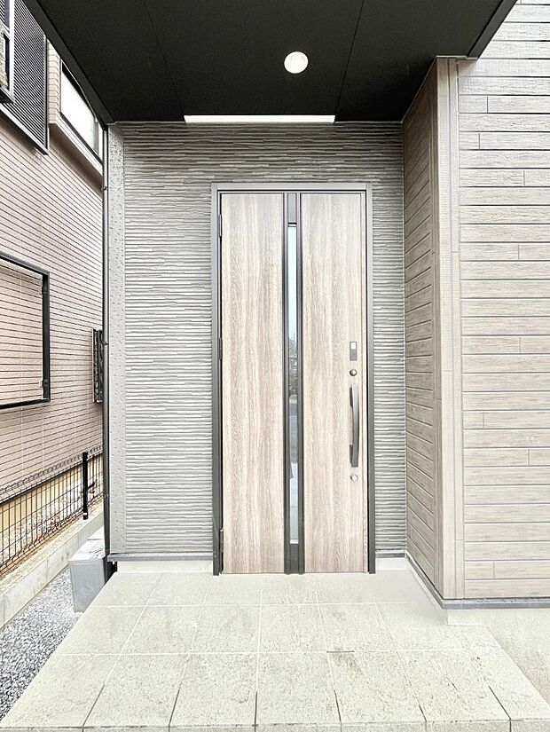 【玄関】大切な家族、来客を出迎える玄関。