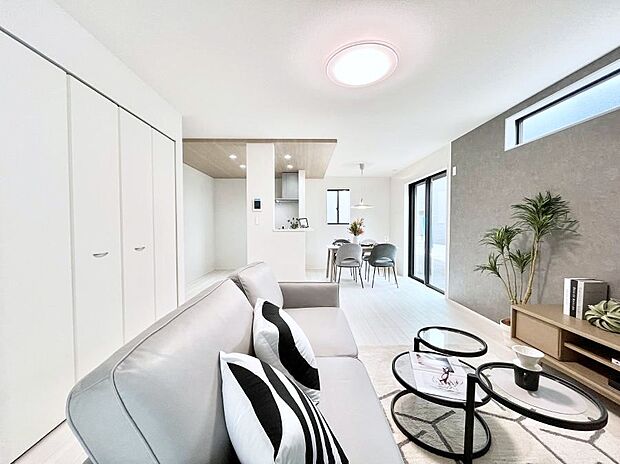 【リビングダイニング】LDKは家族みんなの快適空間!お食事はもちろん、会話や、家族のつながりを強くする大事なスペースです。