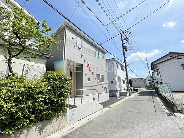 【前面道路含む現地写真】前面道路はきちんと整備されています