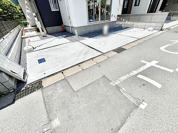 【駐車場】並列2台駐車可能なゆとりのカースペース