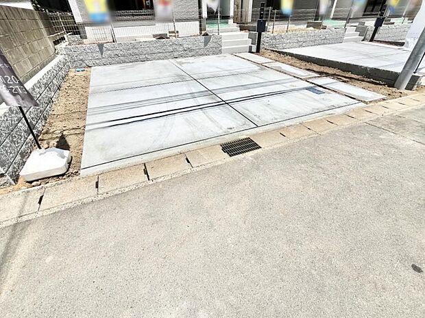 【駐車場】並列2台駐車可能なゆとりのカースペース