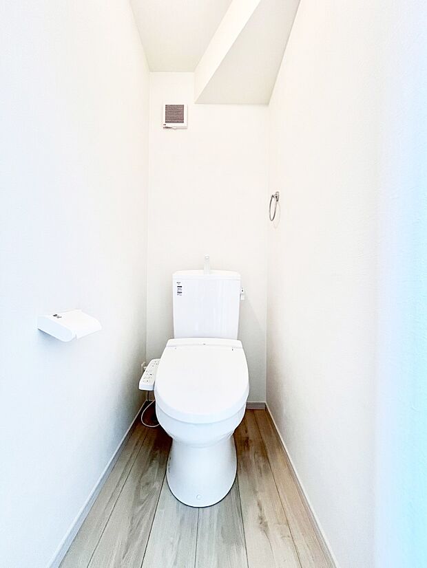 【トイレ】トイレは温水洗浄機能付き