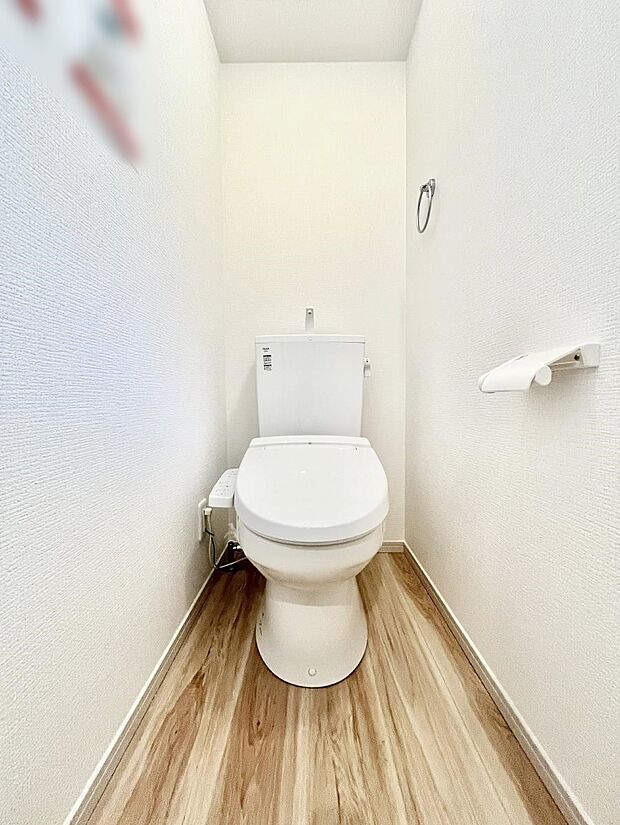 【トイレ】ウォシュレット付きトイレが1階と2階それぞれに配置されていてとても便利です。