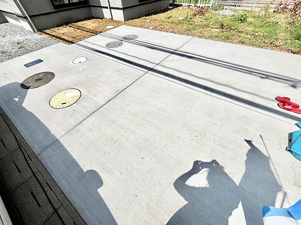 【駐車場】駐車2台可能!急なお客様の駐車に。また、ご家族の自転車スペースとしても大活躍。