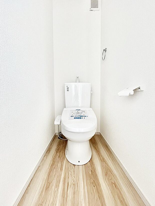 【トイレ】トイレは温水洗浄機能付き