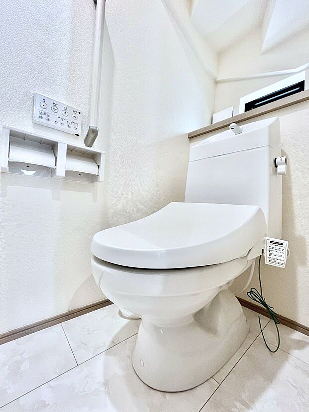 【トイレ】トイレは1階と2階それぞれに配置されていてとても便利です。 