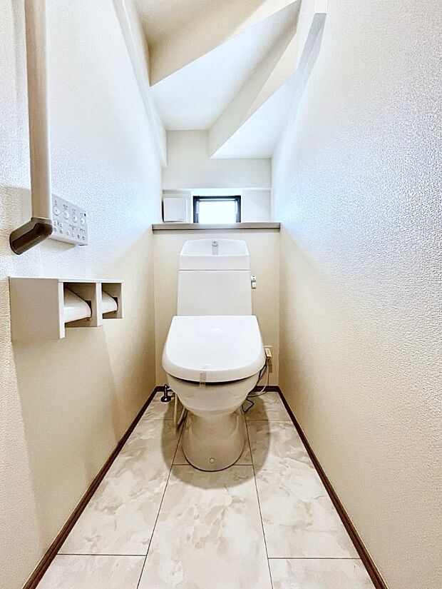 【トイレ】トイレは1階と2階それぞれに配置されていてとても便利です。 