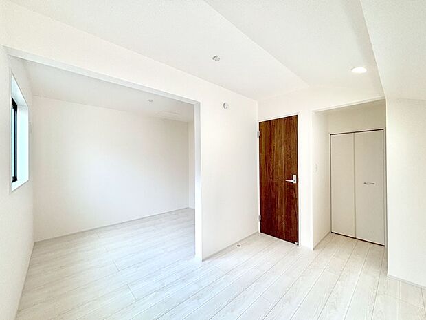 【寝室】将来は2部屋にすることもできますね。お年頃になったら夢の個室にチェンジ!