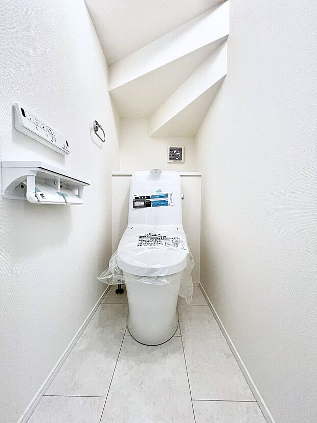 【トイレ】トイレは1階と2階それぞれに配置されていてとても便利です。