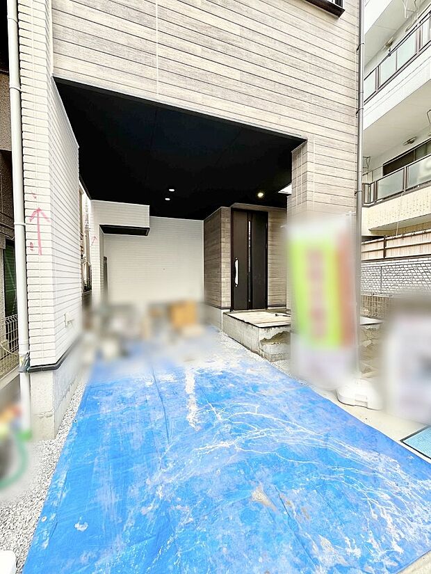 【駐車場】ビルトインタイプは大切なお車を傷や汚れから守ることができます。