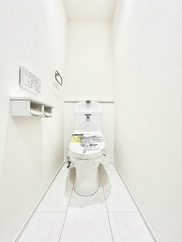 【トイレ】トイレは温水洗浄機能付き