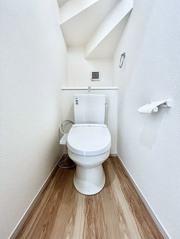【トイレ】トイレは温水洗浄機能付き