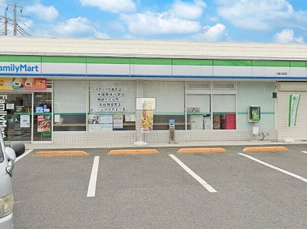 ファミリーマート 八潮大原店（約200m・徒歩3分）