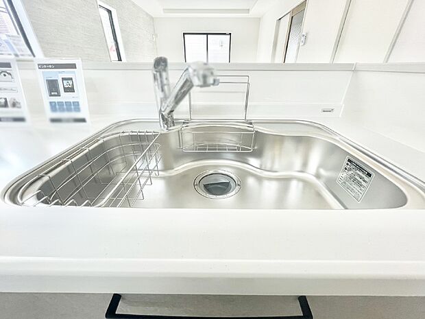 【シンク】広々としたシンクでお料理やお皿洗いもラクラク快適に!