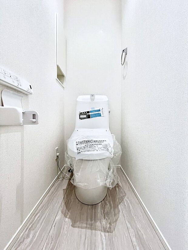 【トイレ】トイレは1階と2階それぞれに配置されていてとても便利です。 