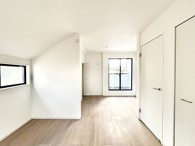 【子供部屋】将来は２部屋にすることもできますね。お年頃になったら夢の個室にチェンジ！