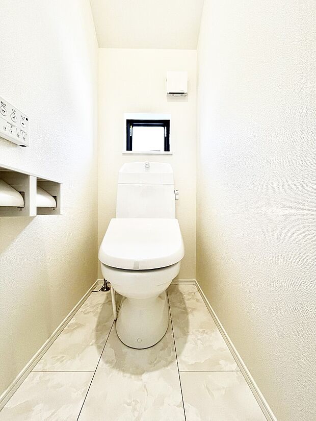 【トイレ】トイレは温水洗浄機能付き