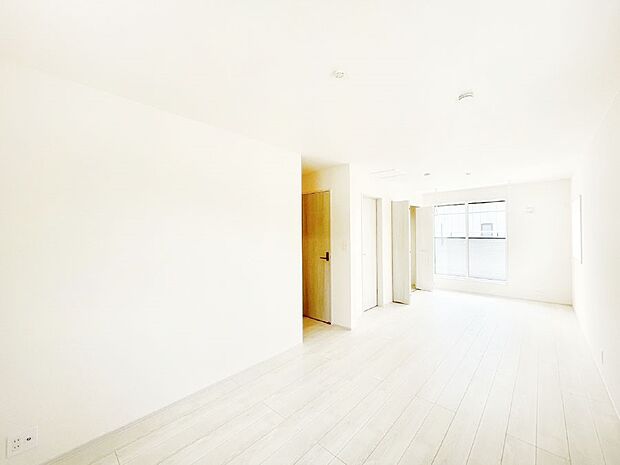 【洋室】ライフスタイルに合わせて2部屋として利用できる広々とした洋室。