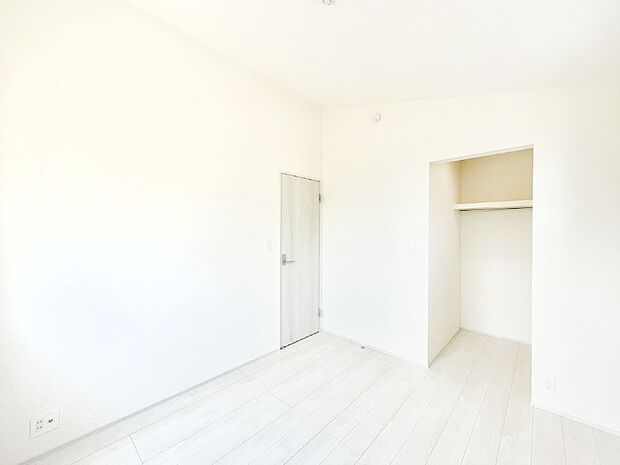 【子供部屋】お子さまのお部屋としても!衣類の整理整頓に便利なWIC付きの洋室。