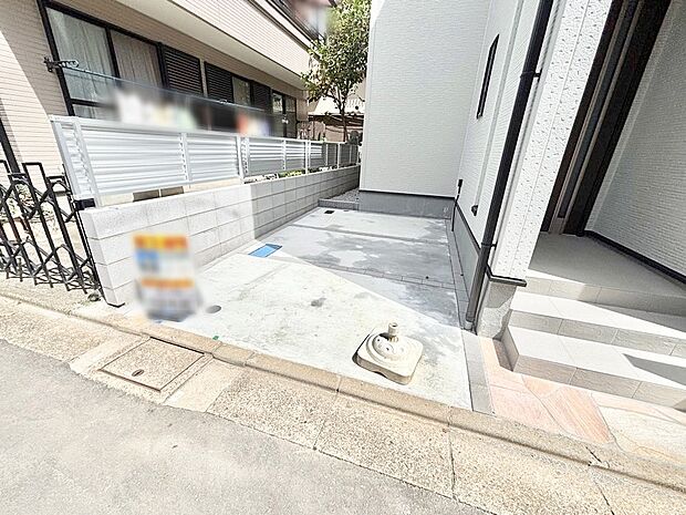 【駐車場】駐車2台可能!急なお客様の駐車に。また、ご家族の自転車スペースとしても大活躍。