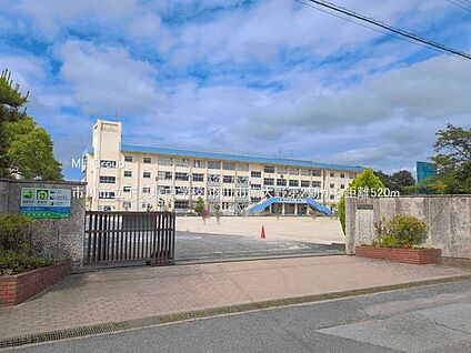市川市立下貝塚中学校 520m