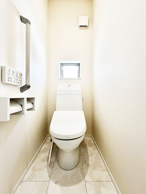 【トイレ】トイレは温水洗浄機能付き