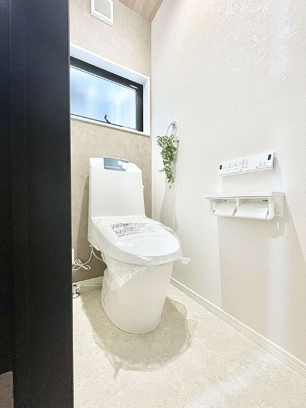 【トイレ】ウォシュレット付きトイレが1階と2階それぞれに配置されていてとても便利です。
