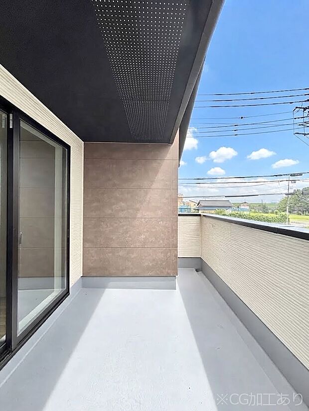 【バルコニー】南向きのバルコニー!ご家族の洗濯物はもちろん、お布団もたっぷり干せます!