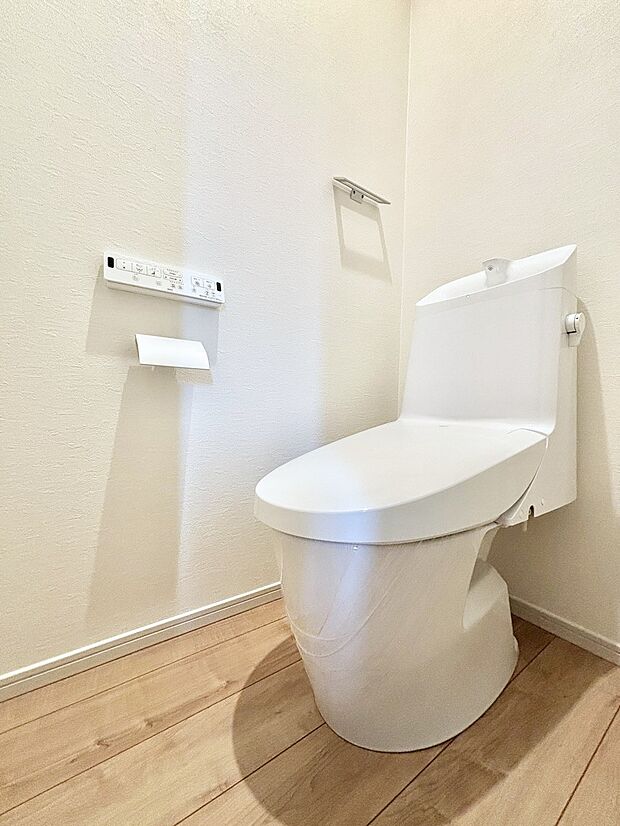 【トイレ】トイレは1階と2階それぞれに配置されていてとても便利です。
