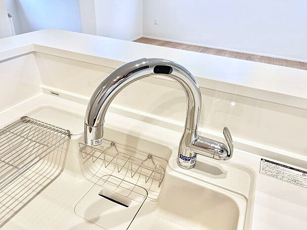 【タッチレス水栓】水栓に触れずに吐止水ができるタッチレス水栓  
