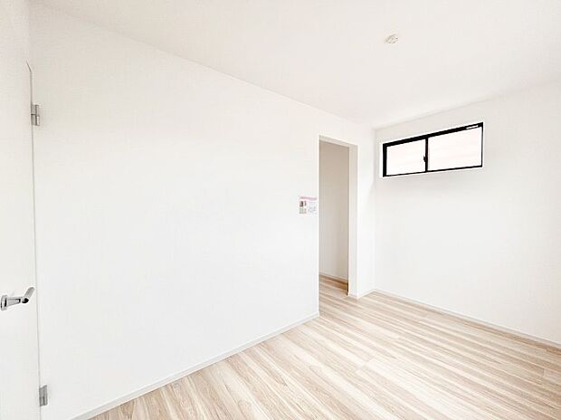 【子供部屋】お子さまのお部屋としても!衣類の整理整頓に便利なWIC付きの洋室。