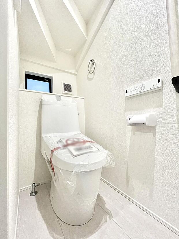 【トイレ】トイレは1階と2階それぞれに配置されていてとても便利です。