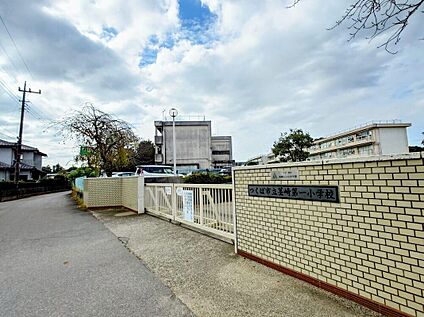 つくば市立茎崎第一小学校 約2,000ｍ(徒歩約25分)