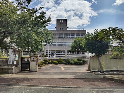 太田小学校 約180ｍ(約徒歩2分)