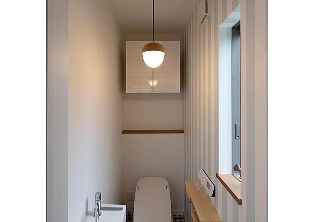 【■トイレ】難易度がちょっと高めなアクセントクロスもトイレなら取り入れやすさ◎トイレだけ異空間にするのも気分が変わるのでお勧めですよ♪