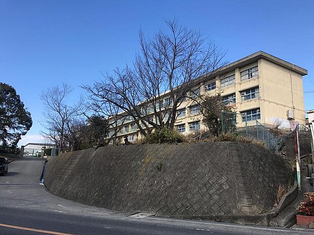 石尾中学校