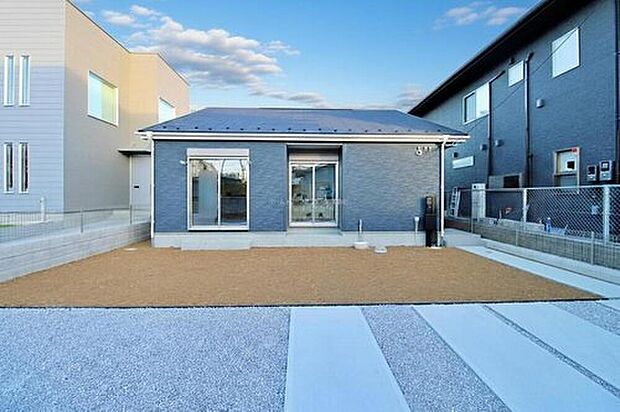 『１号棟』
気になった物件すぐにご見学対応させていただきます♪平日・お仕事帰りなど、いつでもご案内可能です♪周辺環境と併せて、実際に現地をご確認ください♪