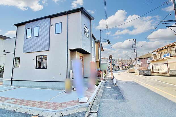 『１号棟』
ひとたび扉を開けばそこに待っているのは上質な空間とマイホームでの新生活をイメージさせる優雅なひととき。「この家なら…」ではなく「ここに住みたい♪」と思う感動をお届けいたします。