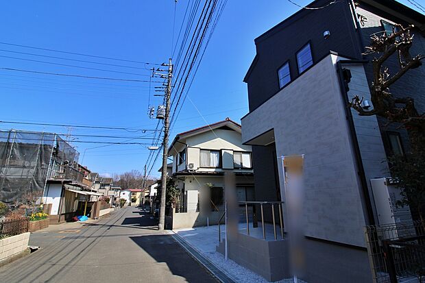 『１号棟』
ひとたび扉を開けばそこに待っているのは上質な空間とマイホームでの新生活をイメージさせる優雅なひととき。「この家なら…」ではなく「ここに住みたい♪」と思う感動をお届けいたします。