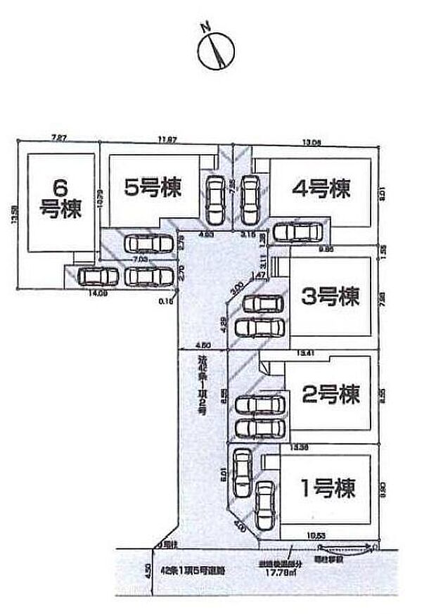 新設道路を通した綺麗な街並みに建つ全６棟。前面道路は車の通り抜けがなく安心です。周辺は第一種低層住居専用地域で落ち着いた住宅街です。全棟カースペース２台分！