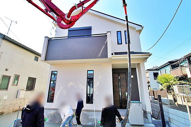 『B号棟』
住宅性能評価で耐震等級３（最高等級）を取得！お客様を守る大切な住宅だからこそ、第三者の検査を受けて安心して住んでいただける住宅をご案内させて頂きます。