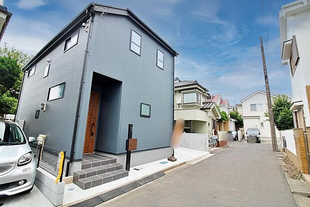 『１号棟』
ひとたび扉を開けばそこに待っているのは上質な空間とマイホームでの新生活をイメージさせる優雅なひととき。「この家なら…」ではなく「ここに住みたい♪」と思う感動をお届けいたします。