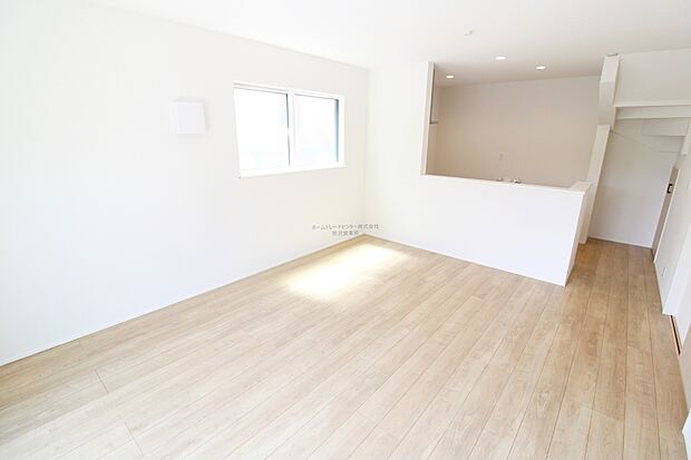 【リビング】『LDKは家族だんらんをデザイン』家族が集まり一緒の時間がすごせる工夫がされております。何気ない一日のひとコマが何者にも代えがたい宝物になることでしょう♪