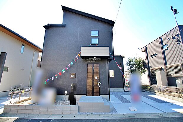 【現地外観写真】『１号棟』
ひとたび扉を開けばそこに待っているのは上質な空間とマイホームでの新生活をイメージさせる優雅なひととき。「この家なら…」ではなく「ここに住みたい♪」と思う感動をお届けいたします。